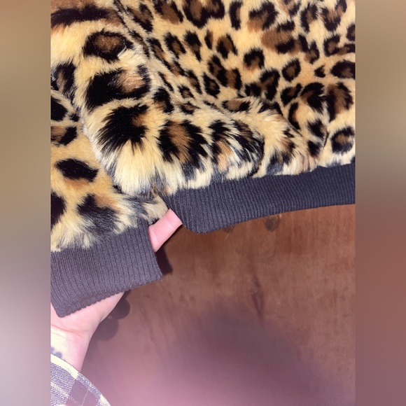 EXCLUSIVE: VS PINK Faux Fur Bomber Jacket 🐆 From Fashion Show RUNWAY! - Picture 13 of 16